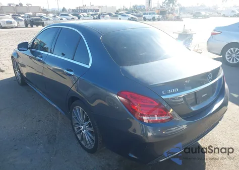 2015 Mercedes-Benz C 300 Sport z USA, uszkodzony, nr VIN 55SWF4JB6FU069381